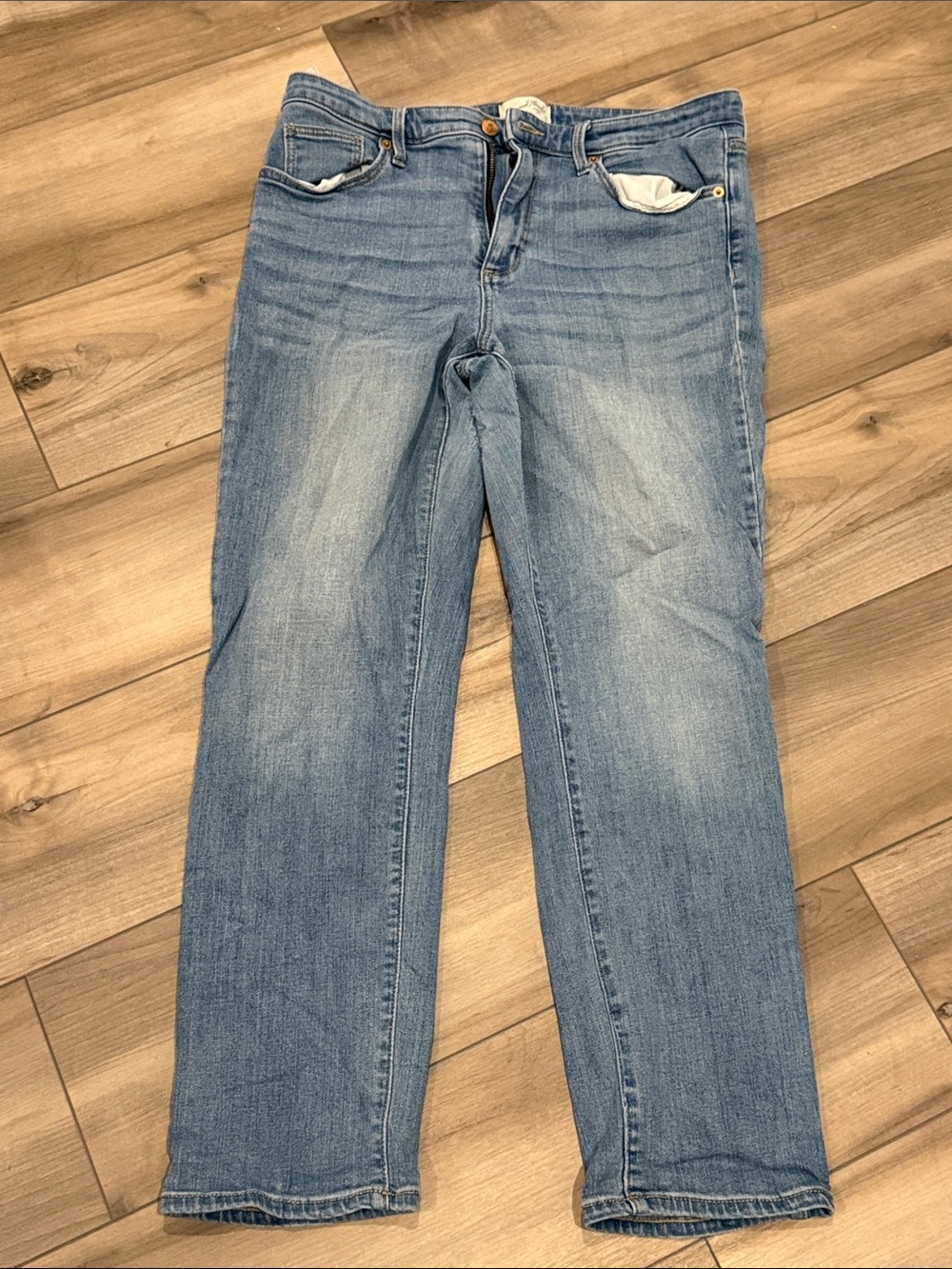 Universal Thread Women's High-Rise Light Blue Straight Jeans